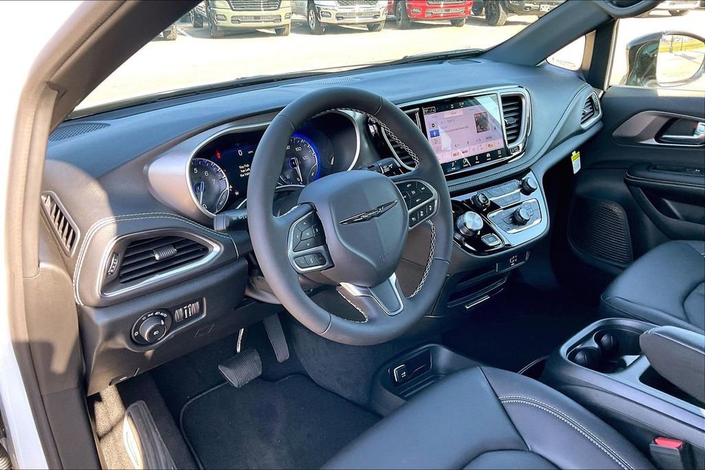 New 2026 Chrysler Pacifica Select FWD image 6