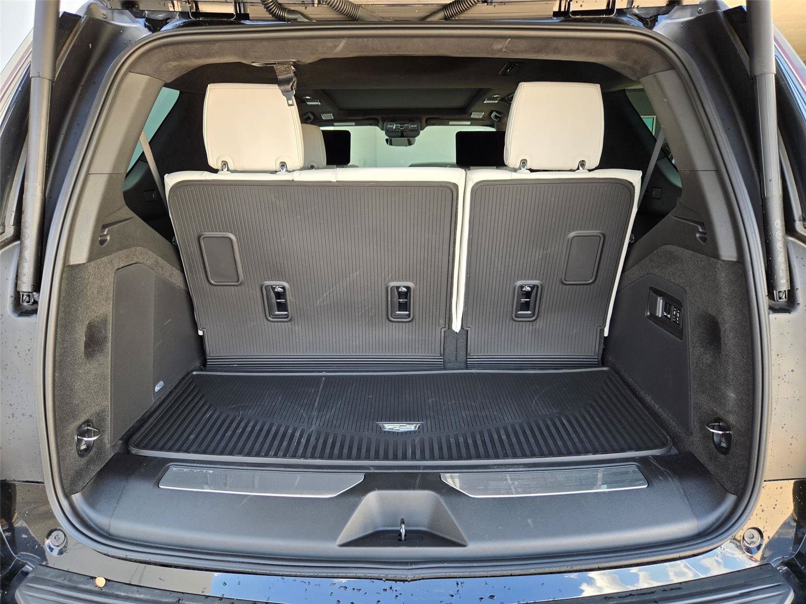 New 2026 Cadillac Escalade Platinum Sport w/ LPO, ONYX Package AWD/4WD image 34