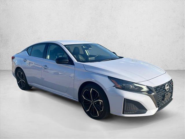 Used 2025 Nissan Altima 2.5 SR FWD image 2