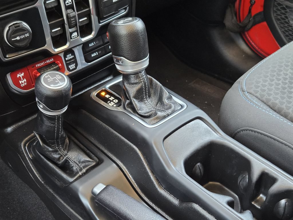 Used 2024 Jeep Wrangler Unlimited Rubicon 4xe AWD/4WD image 9
