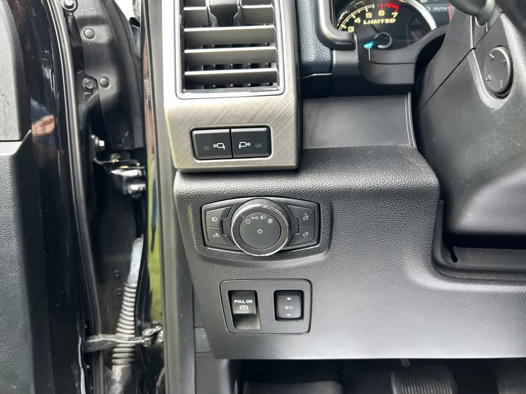 Used 2018 Ford F150 Limited AWD/4WD image 13
