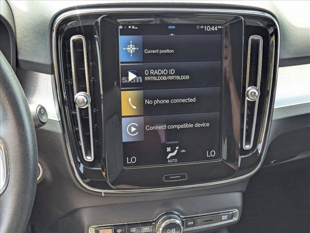Used 2021 Volvo XC40 T4 Momentum w/ Premium Package FWD image 12