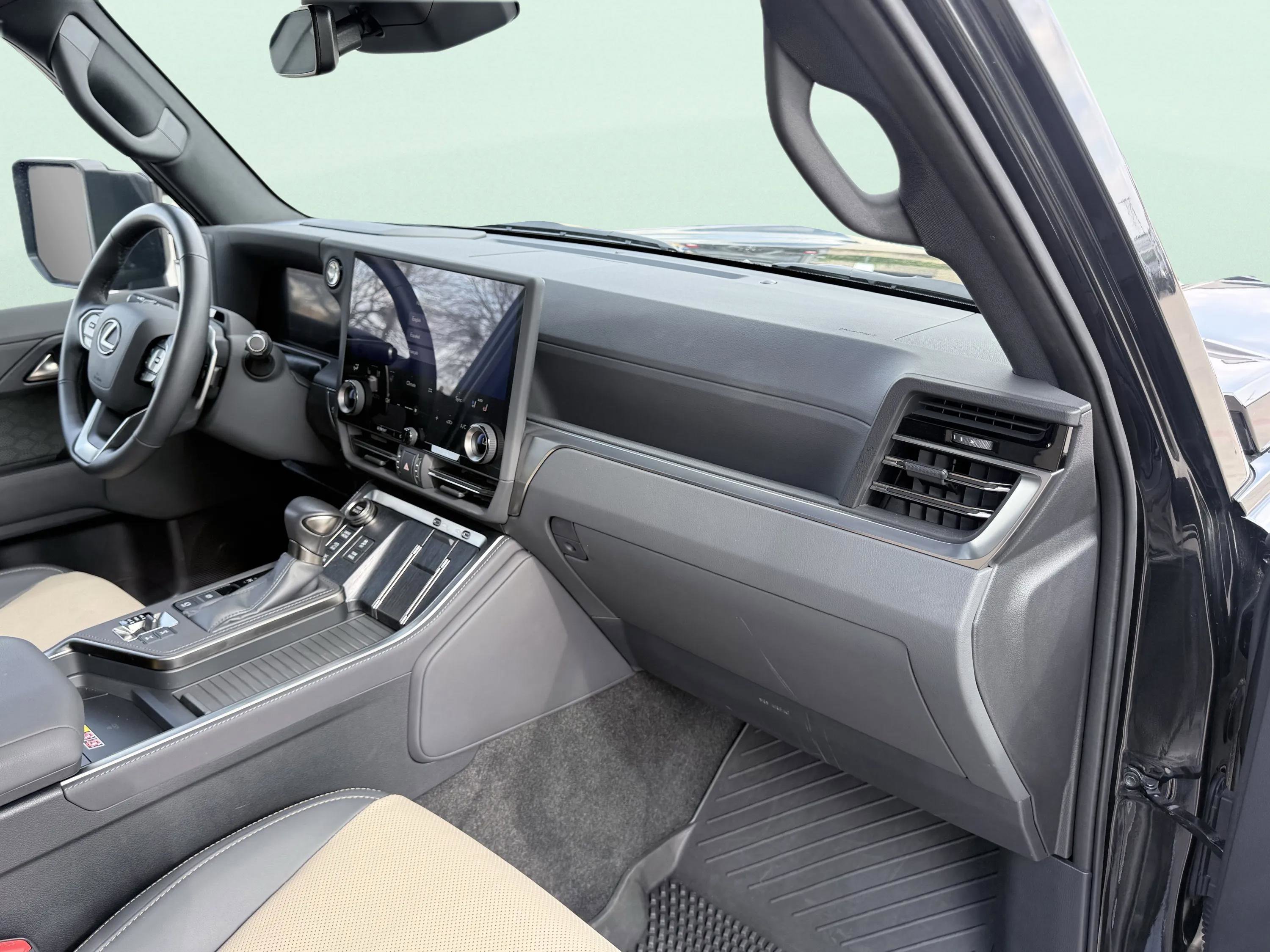 Used 2024 Lexus GX 550 image 30