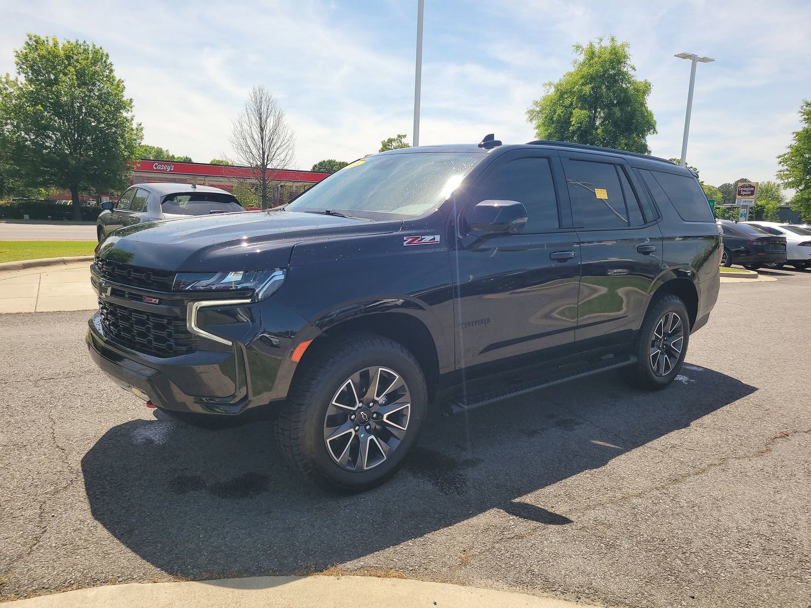 Used 2023 Chevrolet Tahoe Z71 w/ Luxury Package AWD/4WD image 7