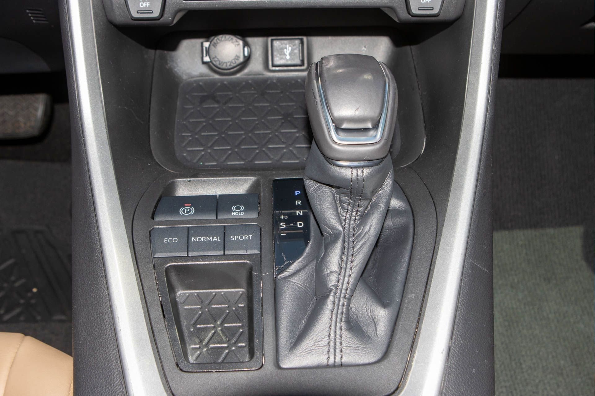 Used 2021 Toyota RAV4 XLE Premium image 26