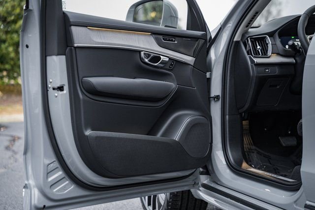 New 2026 Volvo XC90 B6 Ultra w/ Protection Package image 38