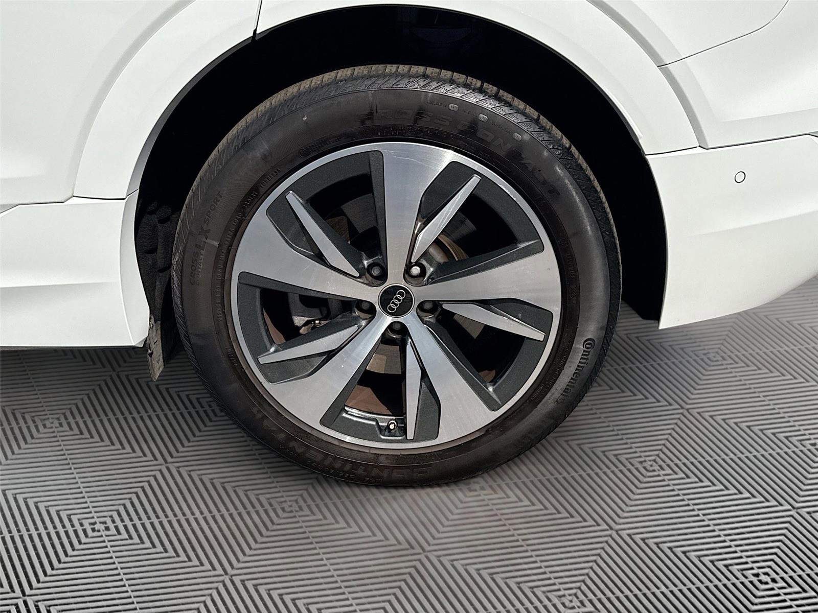 Certified 2024 Audi Q8 e-tron Premium Plus w/ Premium Plus Package image 32