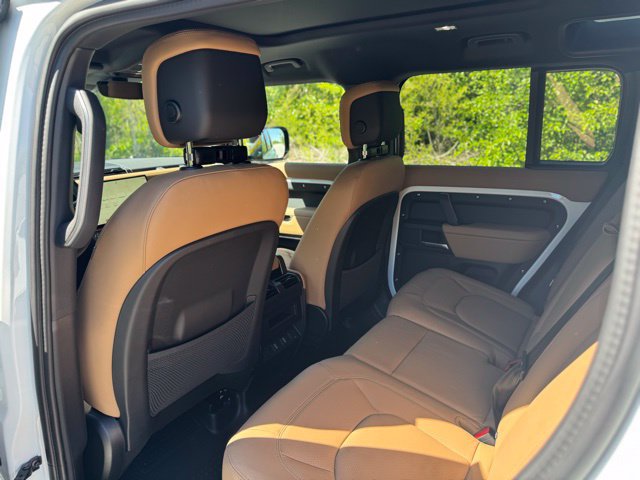New 2026 Land Rover Defender 110 X-Dynamic SE AWD/4WD image 13