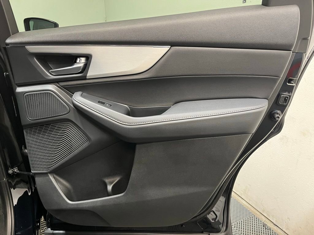 New 2026 Acura MDX SH-AWD image 18