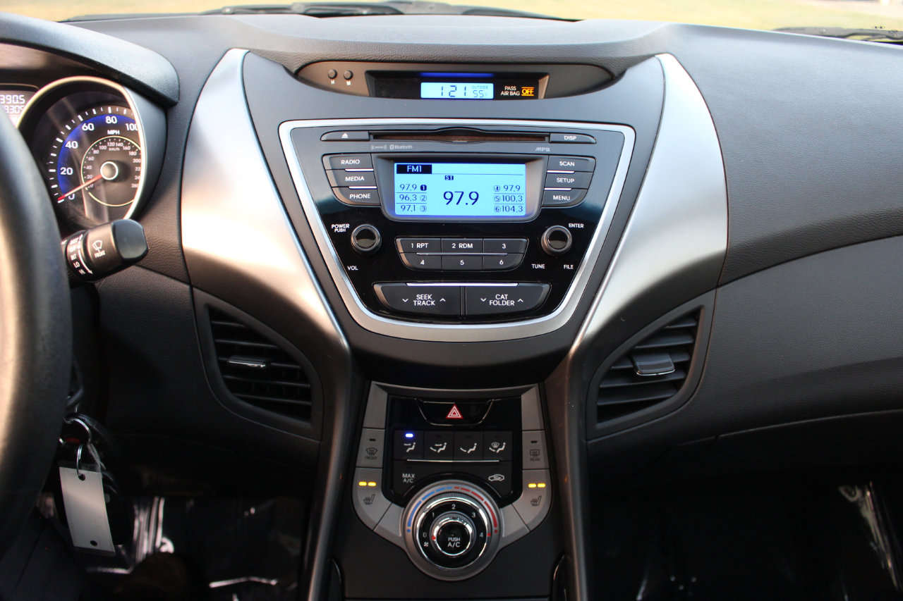 Used 2013 Hyundai Elantra Limited image 25