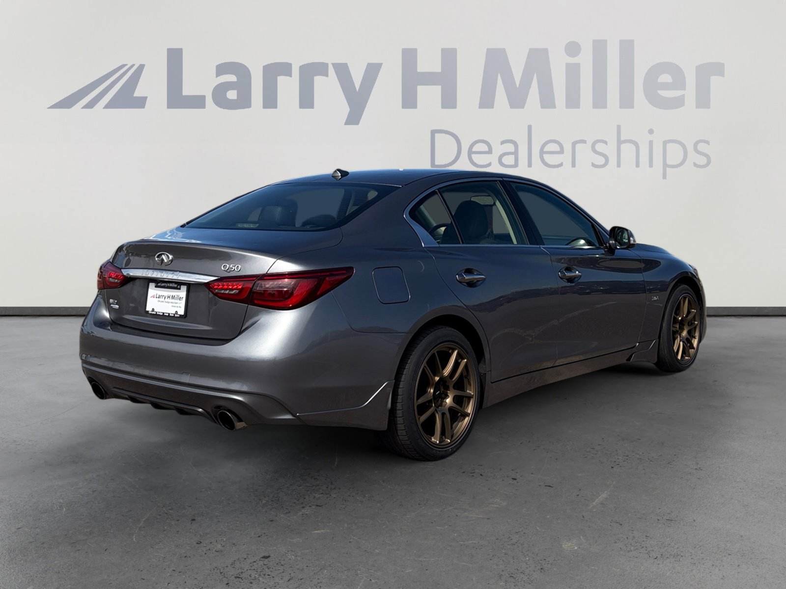 Used 2018 INFINITI Q50 Luxe w/ Essential Package (3.0T Luxe) AWD/4WD image 6