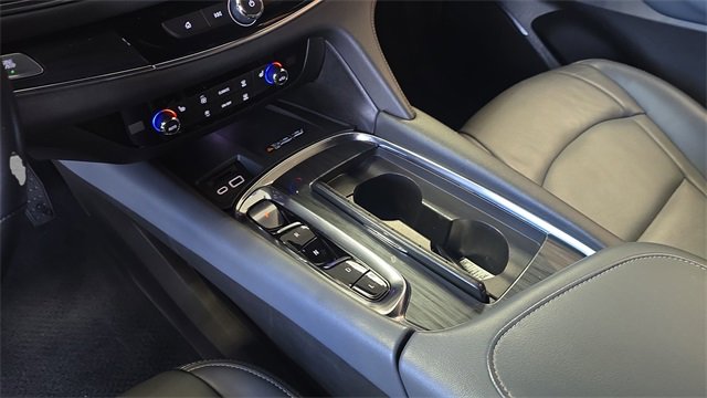 Used 2023 Buick Enclave Essence w/ LPO, Touring Package image 28