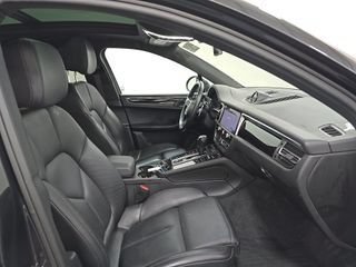 Used 2023 Porsche Macan w/ Premium Package Plus AWD/4WD image 8