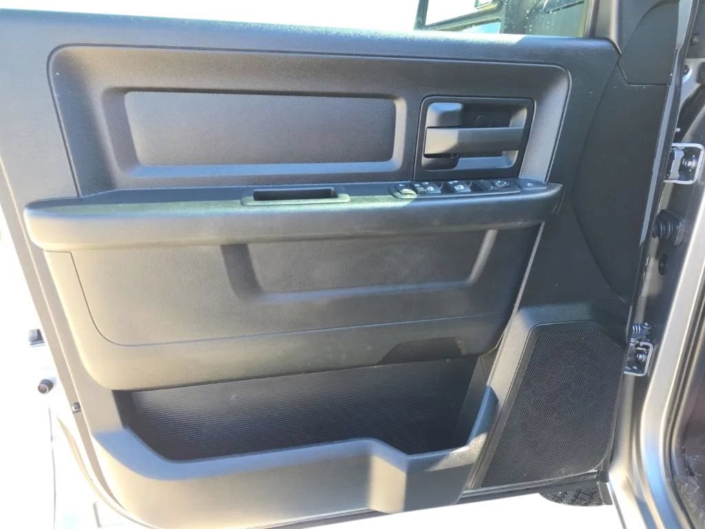 Used 2024 RAM 3500 Tradesman w/ Chrome Appearance Group AWD/4WD image 13