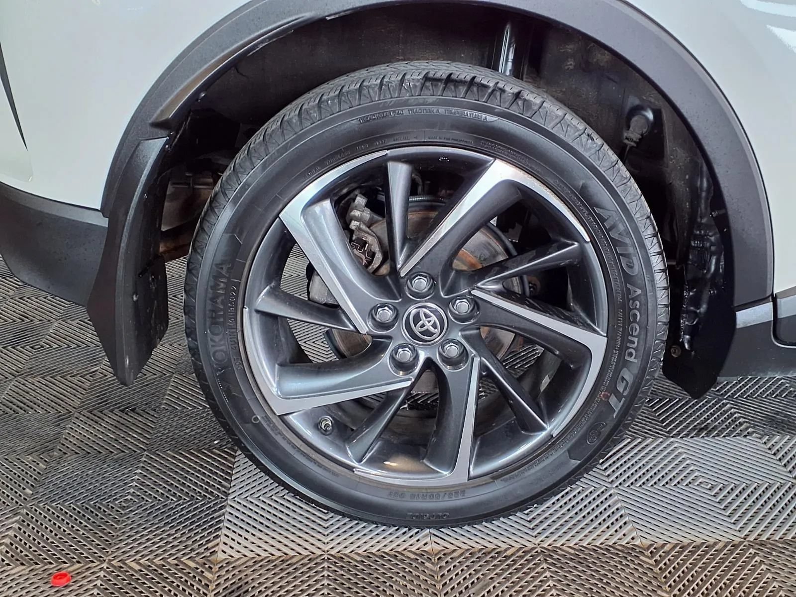 Used 2020 Toyota C-HR Limited FWD image 7
