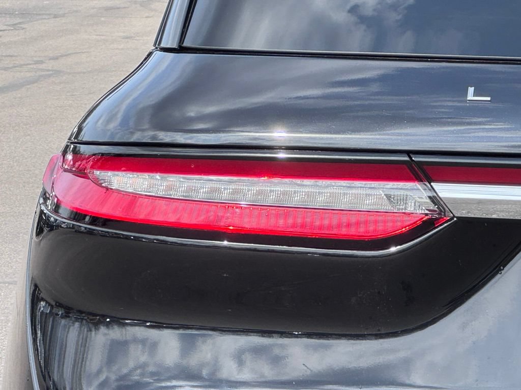 Used 2022 Lincoln Corsair AWD w/ Premium Package image 11