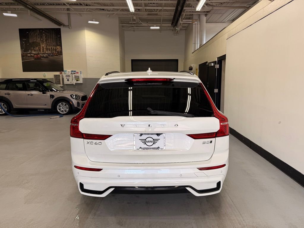 Used 2025 Volvo XC60 B5 Core w/ Climate Package image 4
