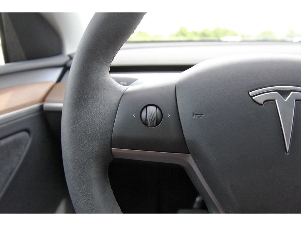 Used 2023 Tesla Model Y Long Range AWD/4WD image 17