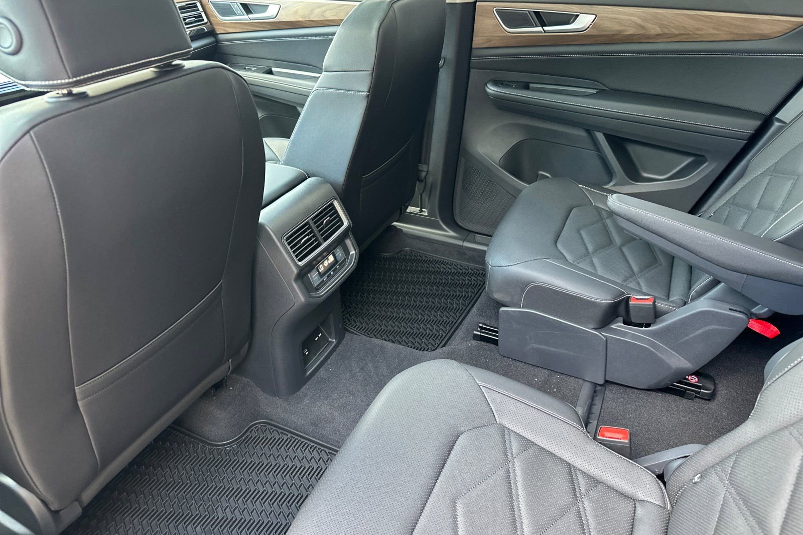 New 2026 Volkswagen Atlas SE image 11