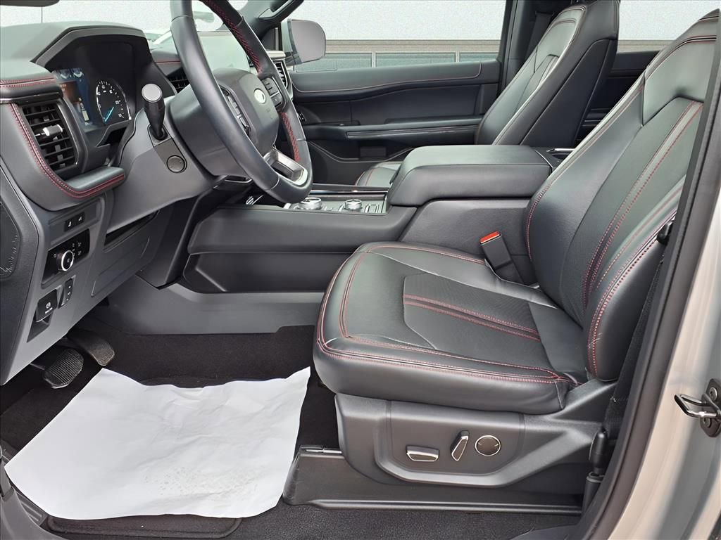 Used 2024 Ford Expedition Limited image 28