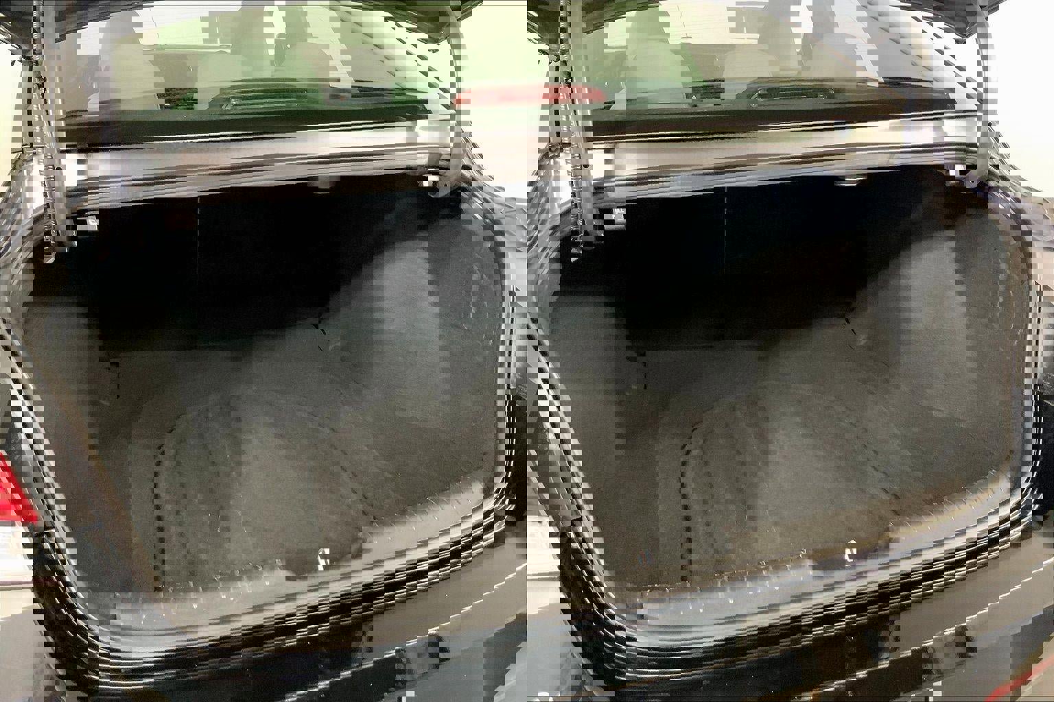 Used 2025 Hyundai Elantra Limited image 4