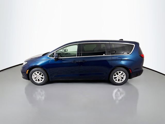 Used 2023 Chrysler Pacifica Touring-L image 4