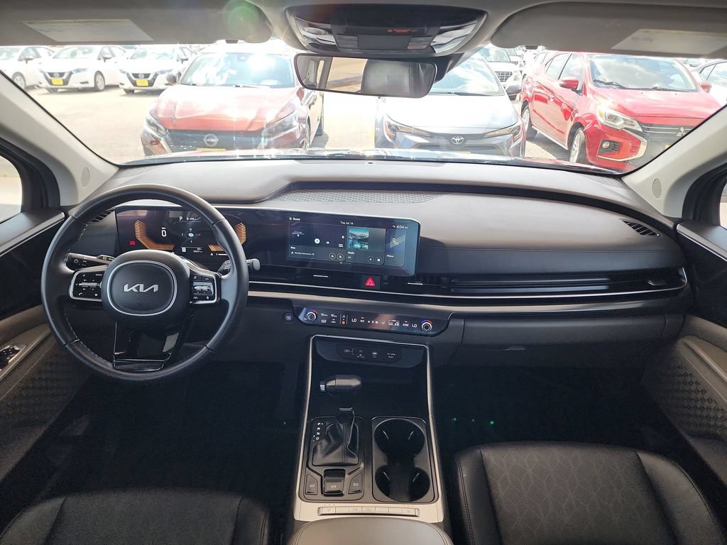 Used 2025 Kia Carnival FWD image 15