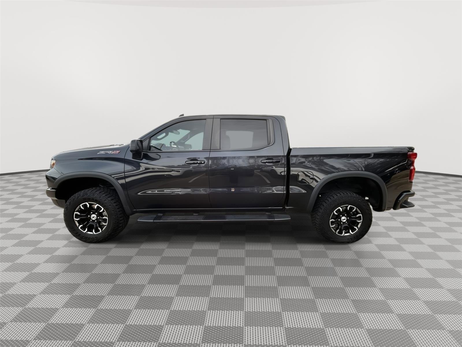 Used 2023 Chevrolet Silverado 1500 ZR2 image 2