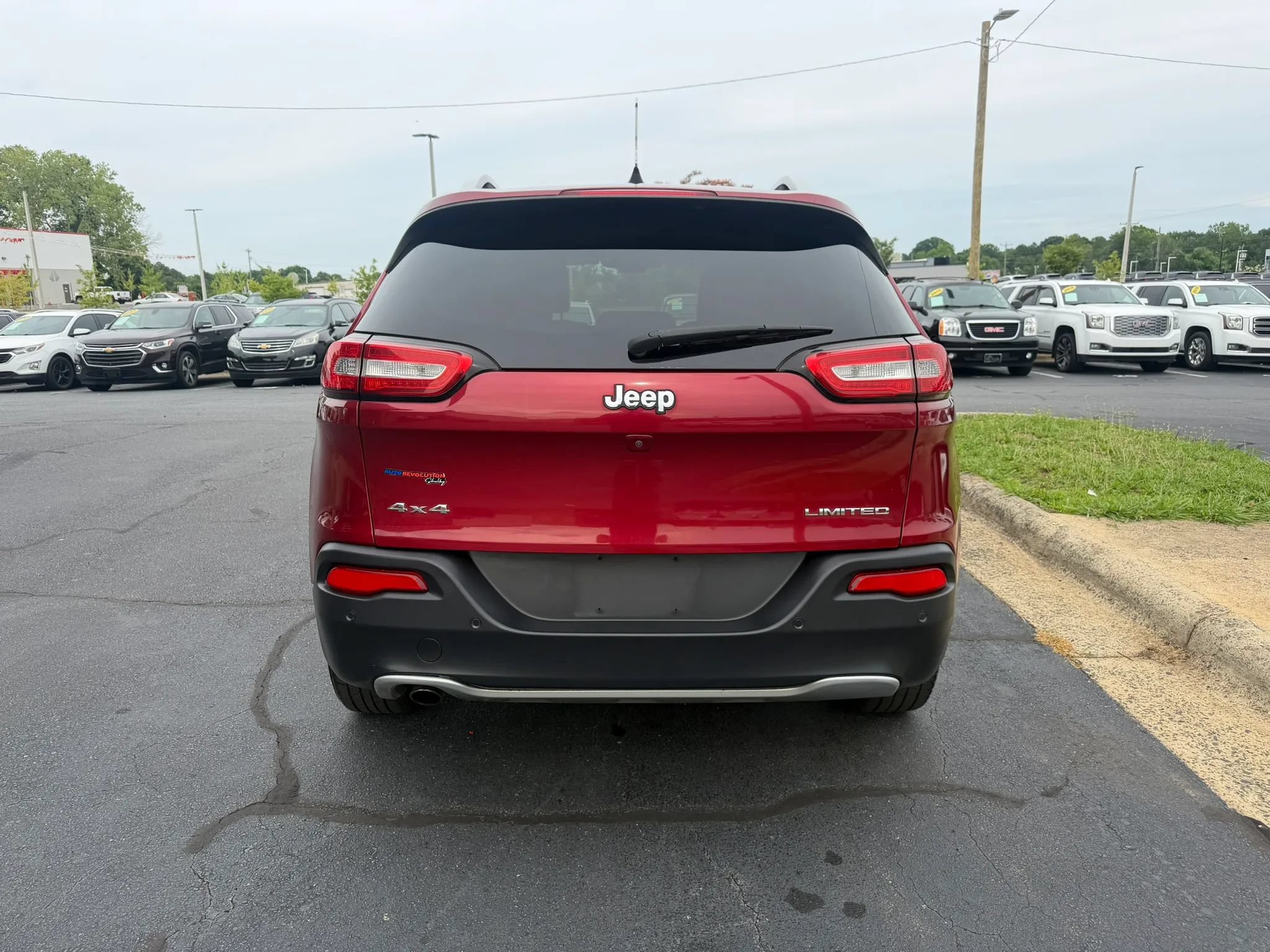 Used 2017 Jeep Cherokee Limited AWD/4WD image 6