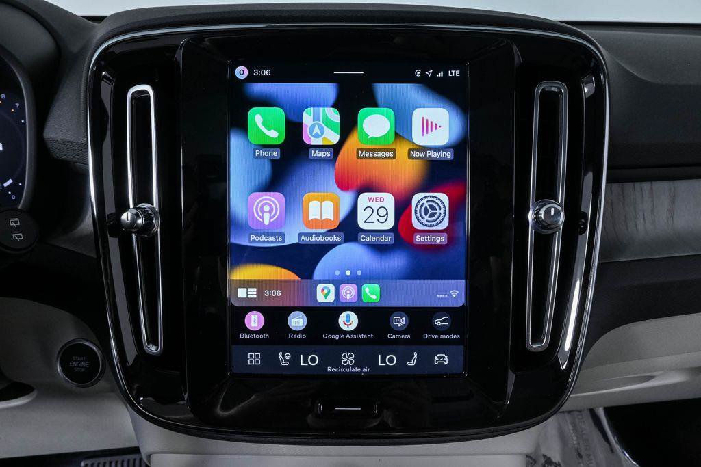 Certified 2026 Volvo XC40 B5 Plus AWD/4WD image 17