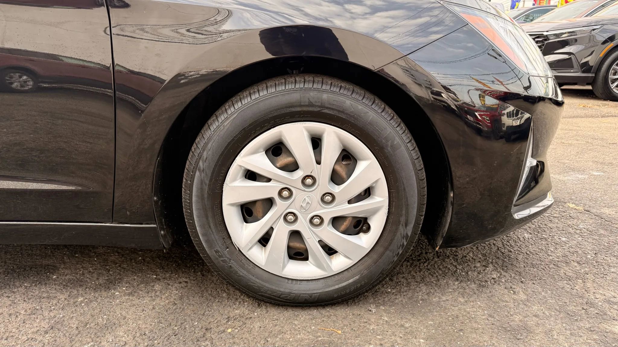 Used 2020 Hyundai Elantra SE image 17