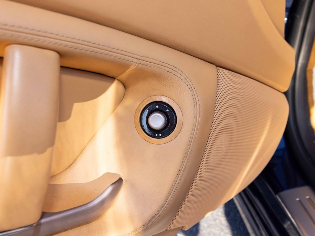 Used 2011 Ferrari California image 19