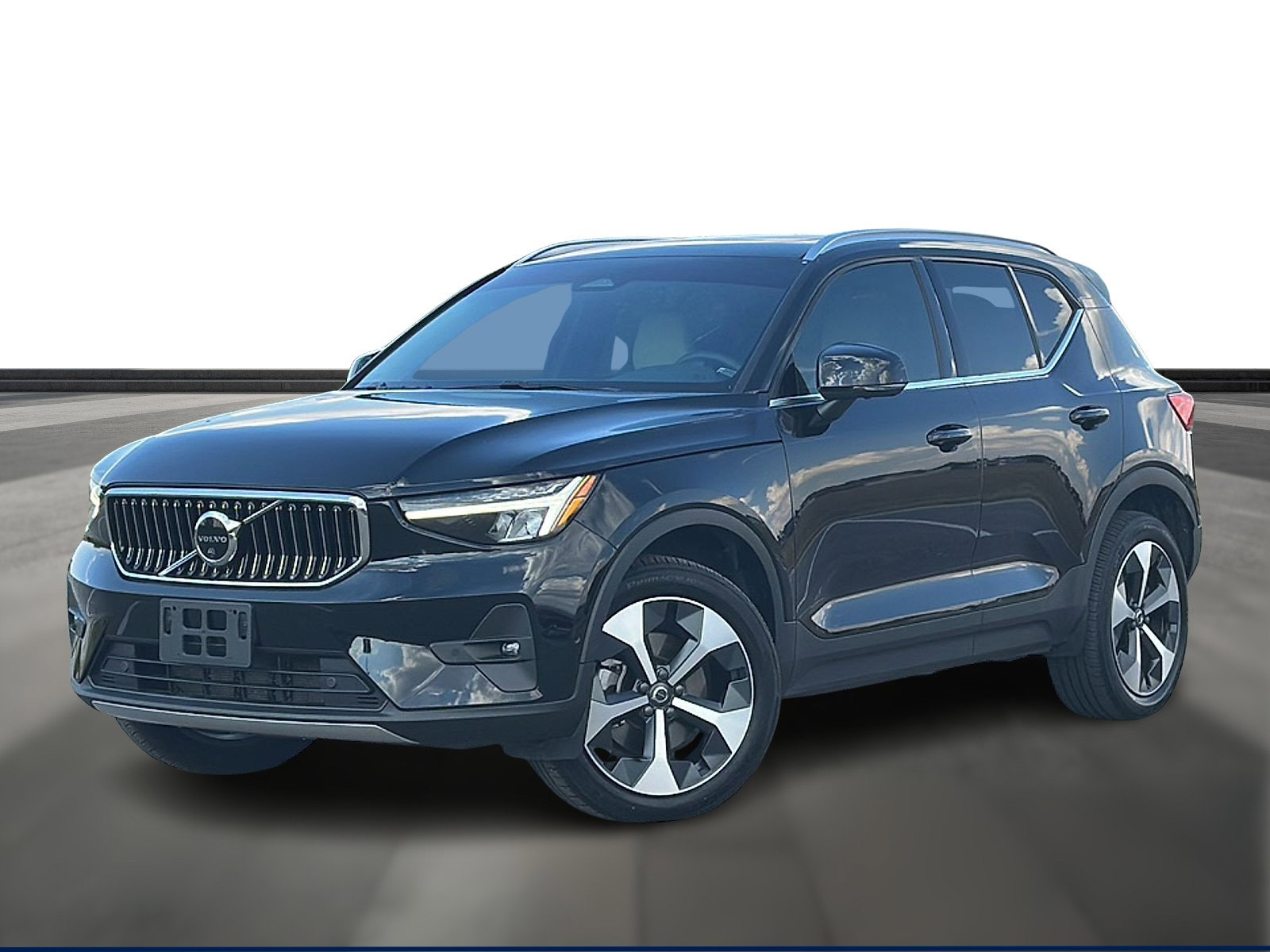 Used 2023 Volvo XC40 B5 Plus w/ Driver Assist Package