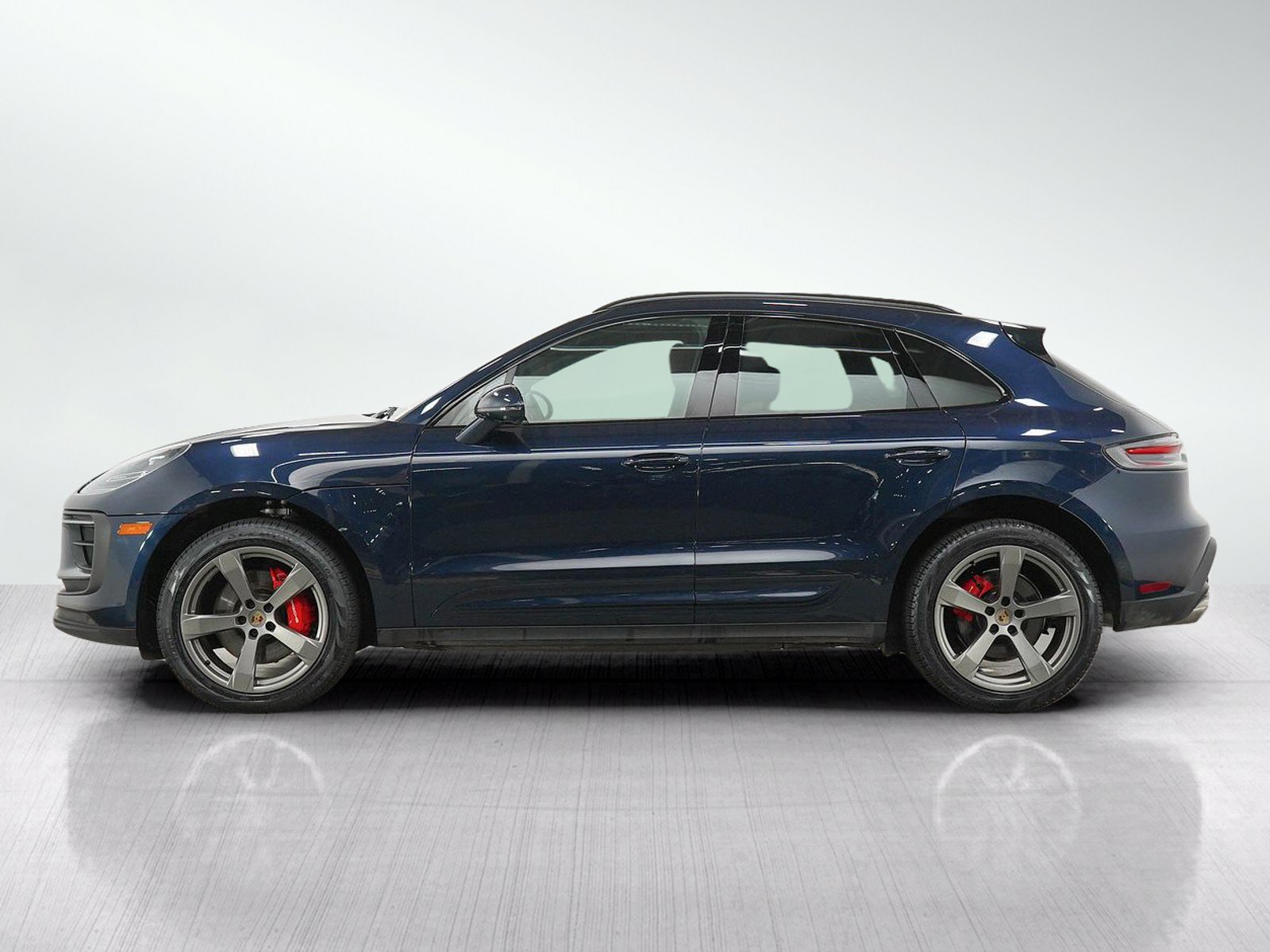 Used 2023 Porsche Macan S AWD/4WD image 2