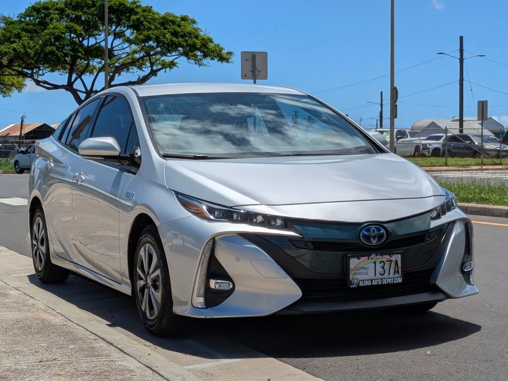 Used 2017 Toyota Prius Prime Advanced FWD image 6