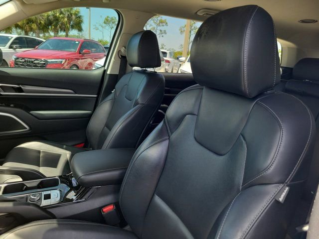 Used 2022 Kia Telluride LX AWD/4WD image 16