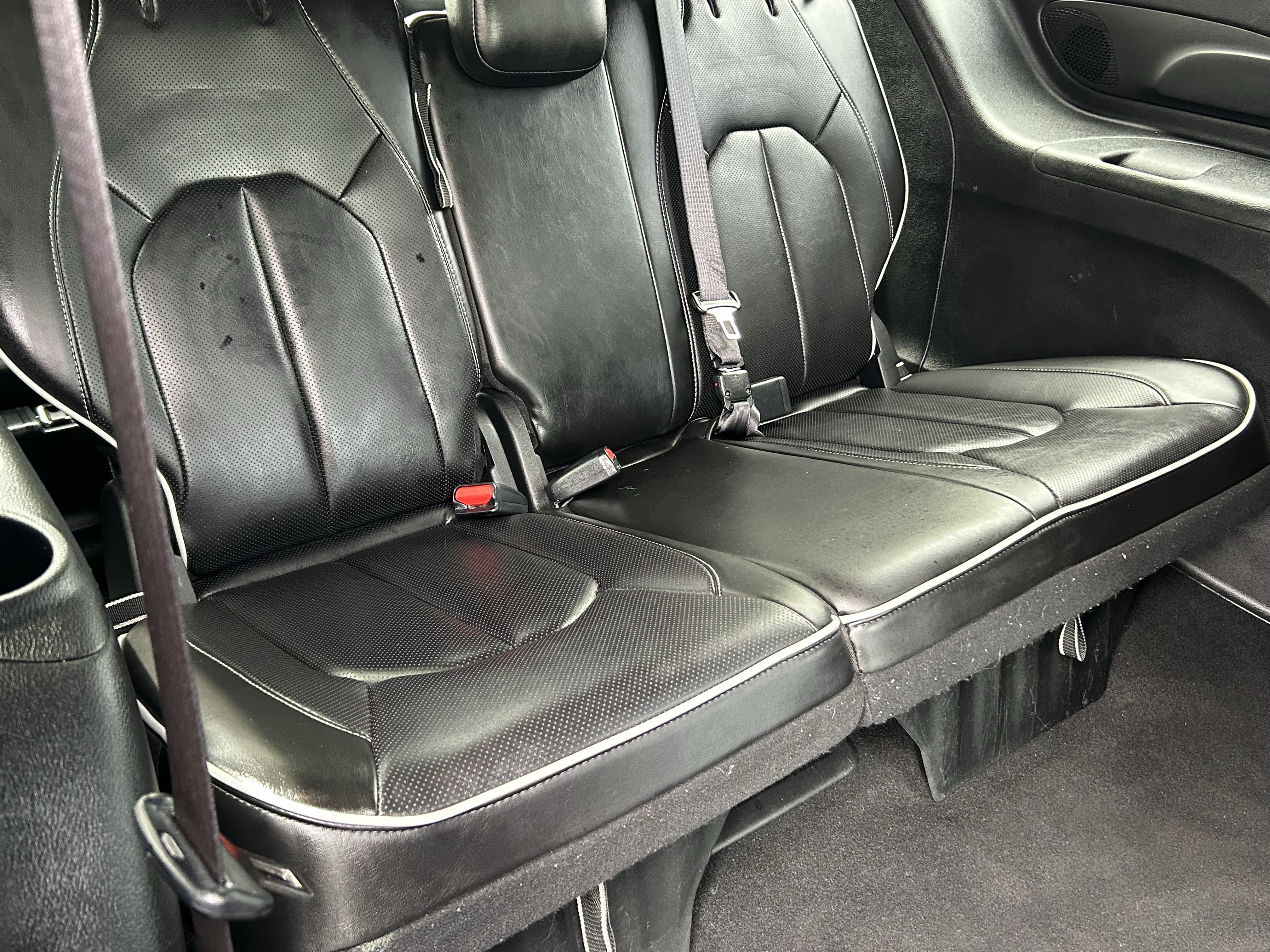 Used 2025 Chrysler Pacifica Limited FWD image 12