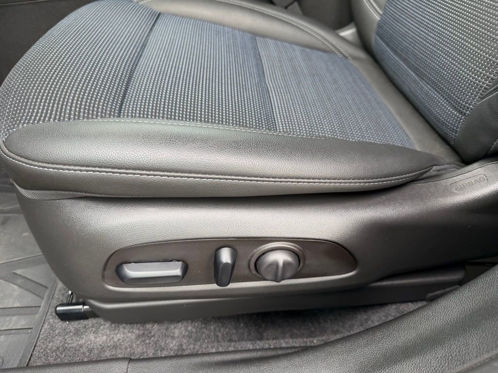 Used 2025 Buick Envista Preferred w/ Convenience I Package image 12