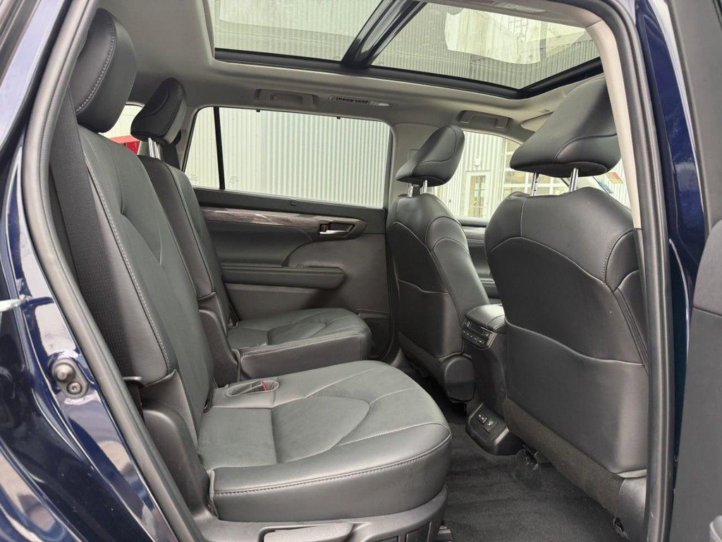 Certified 2022 Toyota Highlander Platinum image 13