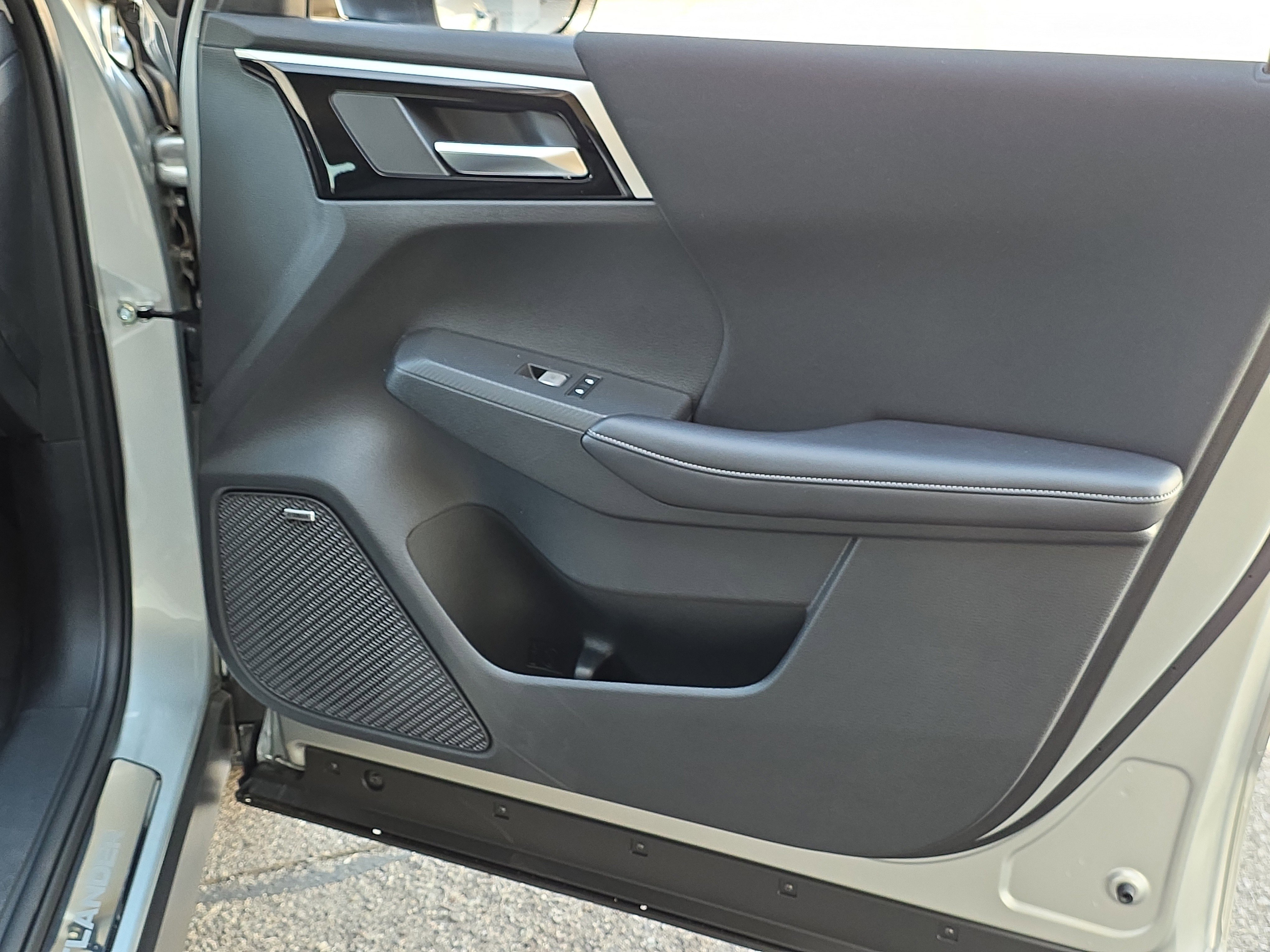 New 2026 Mitsubishi Outlander ES FWD image 30