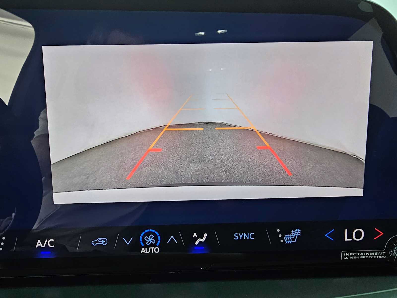Used 2025 Chevrolet Traverse LT FWD image 28