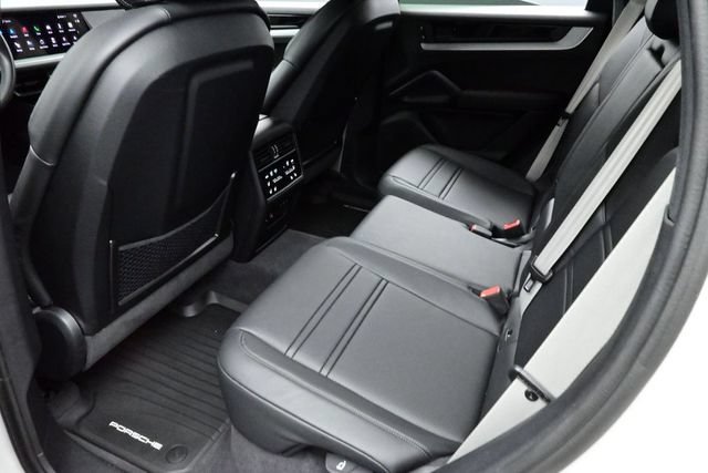 Certified 2025 Porsche Cayenne S AWD/4WD image 15