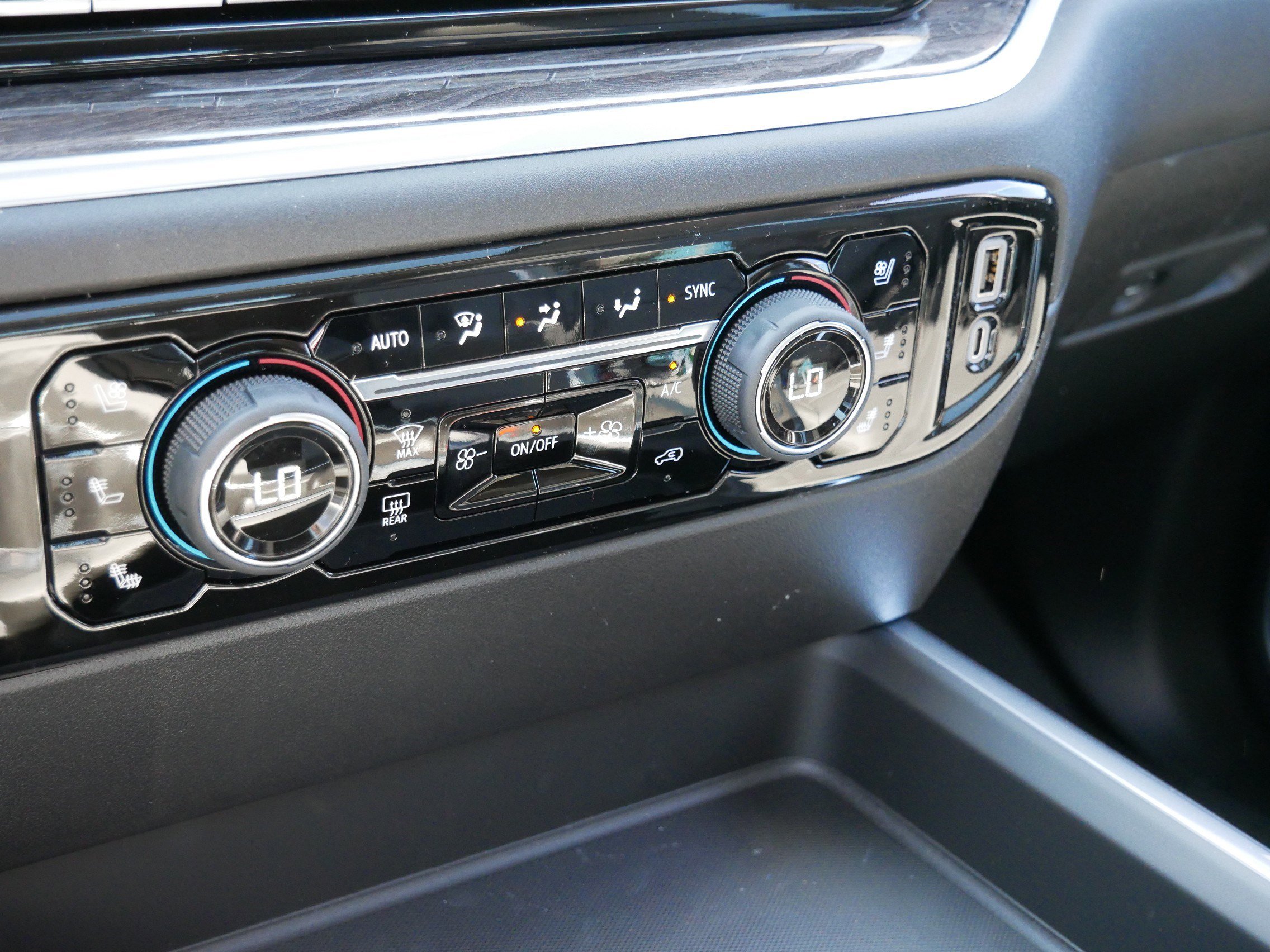New 2026 Chevrolet Silverado 3500 LTZ w/ LTZ Plus Package AWD/4WD image 19