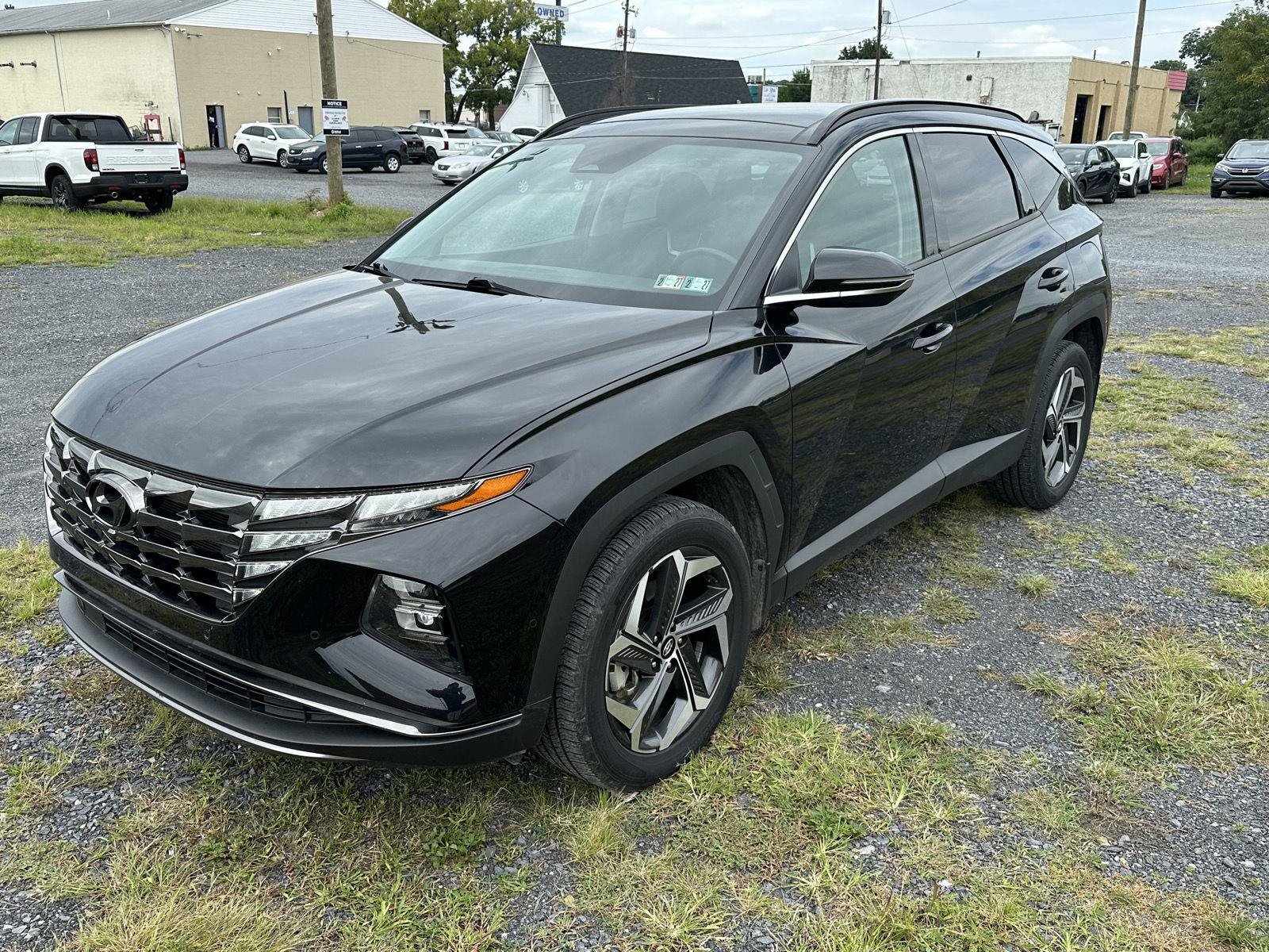 Certified 2022 Hyundai Tucson Limited w/ Cargo Package AWD/4WD image 4