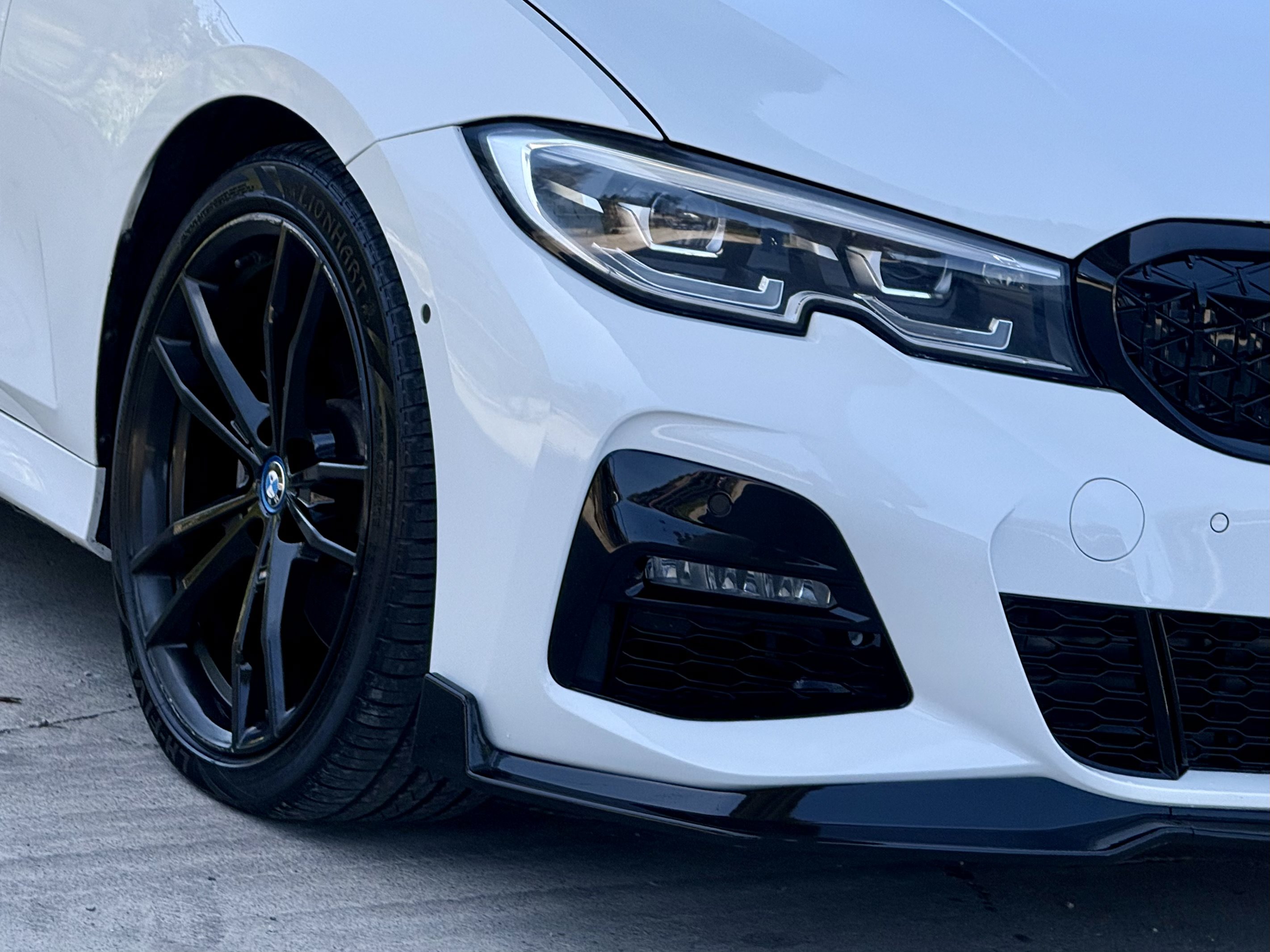 Used 2022 BMW 330e w/ M Sport Package RWD image 5
