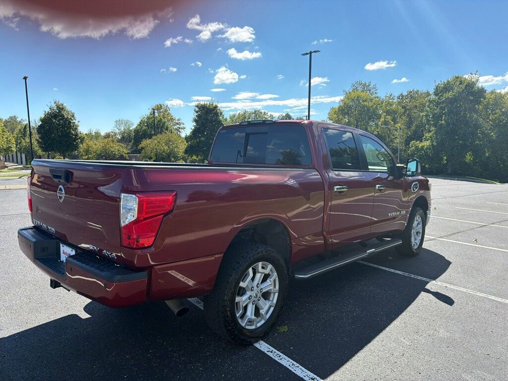 Used 2019 Nissan Titan SV w/ SV Convenience Package image 4
