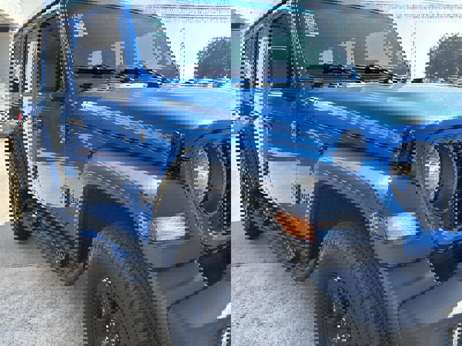 Used 2025 Jeep Wrangler Sport image 17