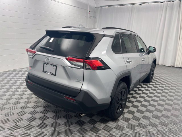 Used 2019 Toyota RAV4 LE w/ Carpet Mat Package AWD/4WD image 5