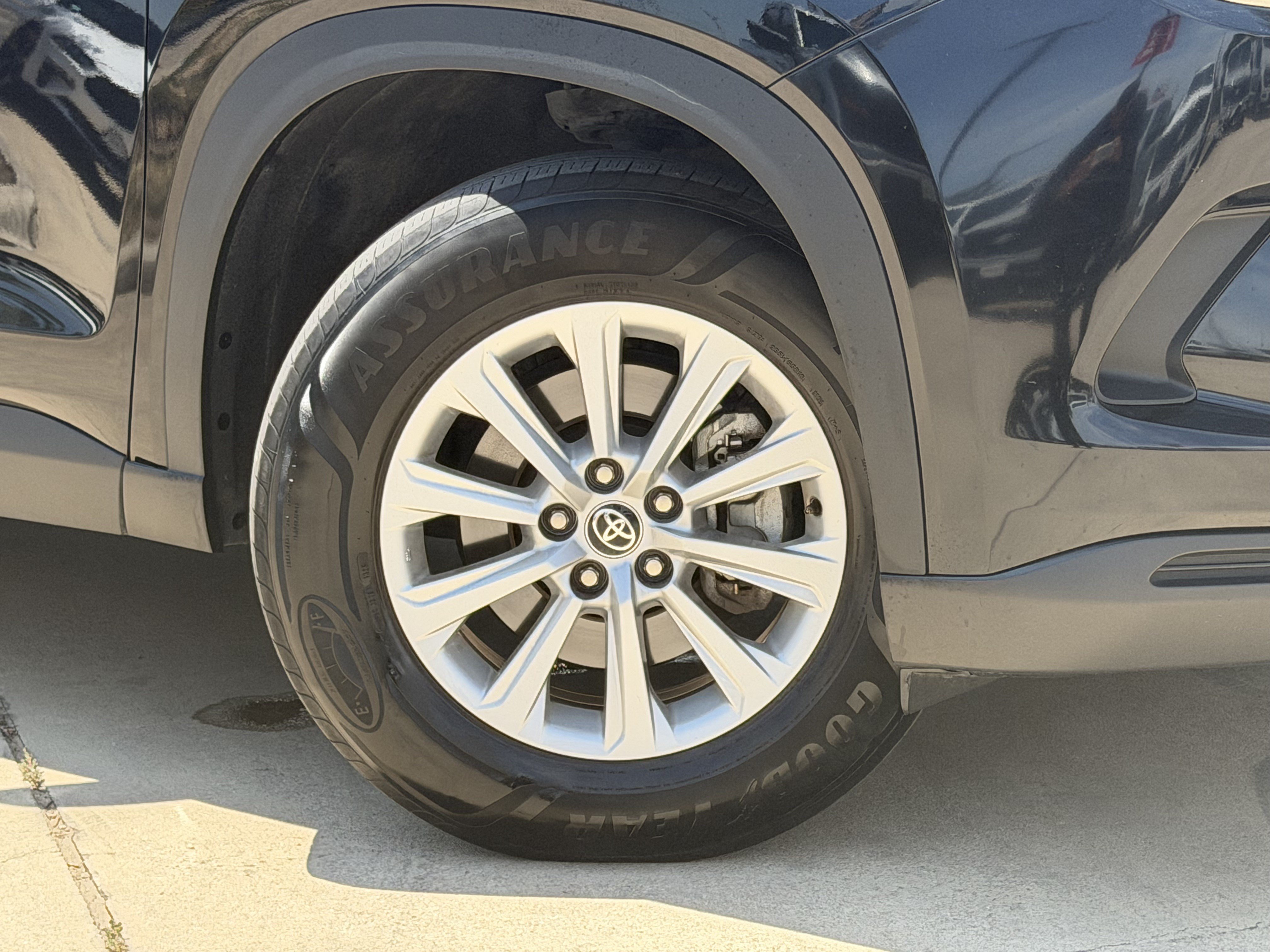 Used 2025 Toyota Grand Highlander AWD image 3