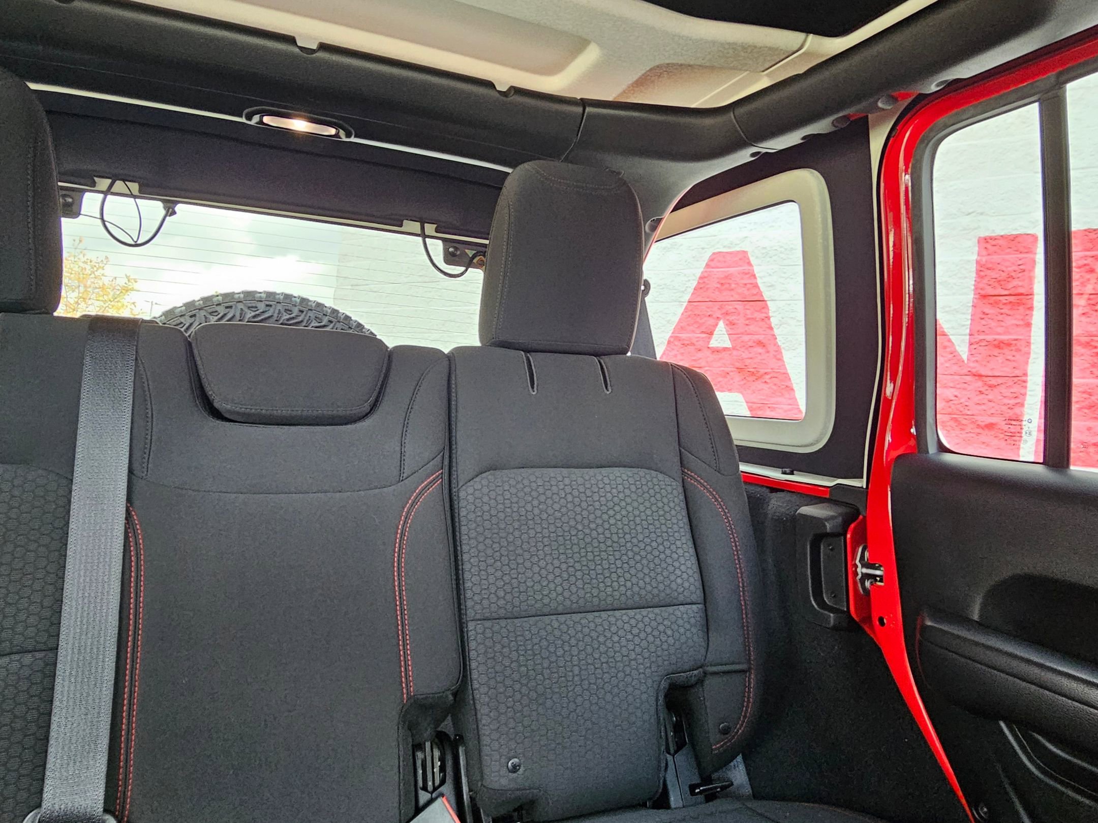 Used 2018 Jeep Wrangler Unlimited Rubicon image 27